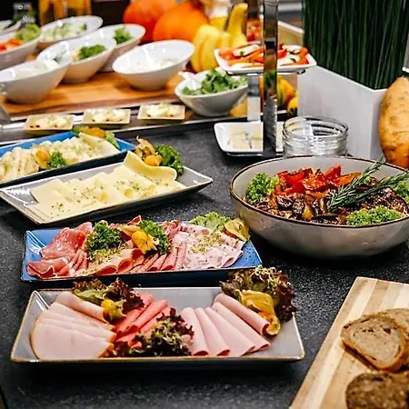 Global Hotell 3*